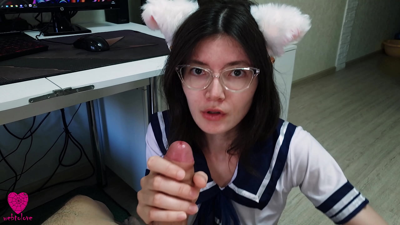Симпатичная одноклассница с с кошачьими ушками сосет член - HD порно видео