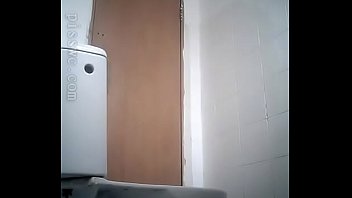 Скрытая камера в женском туалете