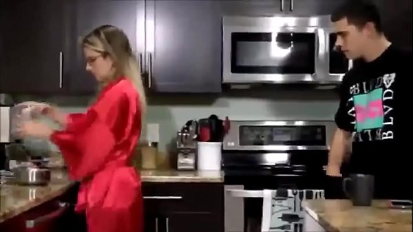 Порно видео Муж и жена на кухне. Смотреть Муж и жена на кухне онлайн